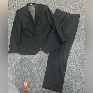 Banana Republic Tailored Fit Wool/Polyester Suit. Black. 42 Regular, 34x32.